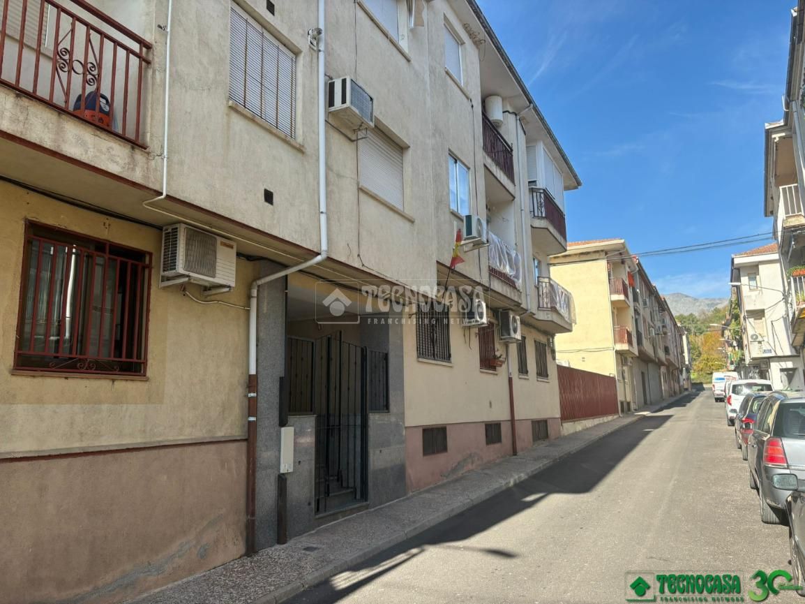 Exterior view of Flat for sale in Candeleda  with Air Conditioner, Heating and Storage room