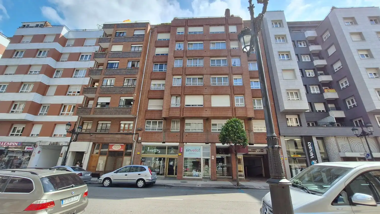 Vista exterior de Piso de alquiler en Oviedo  con Calefacción, Parquet y Amueblado