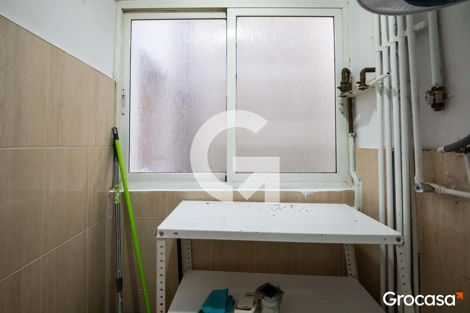 Bathroom of Flat for sale in Mataró  with Air Conditioner, Oven and TV