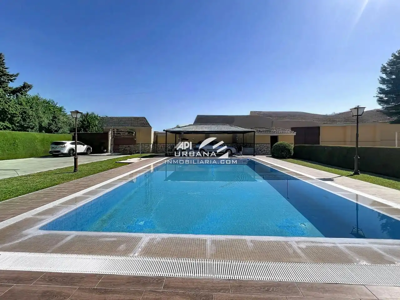 Piscina de Casa o xalet en venda en Lucena amb Aire condicionat i Piscina