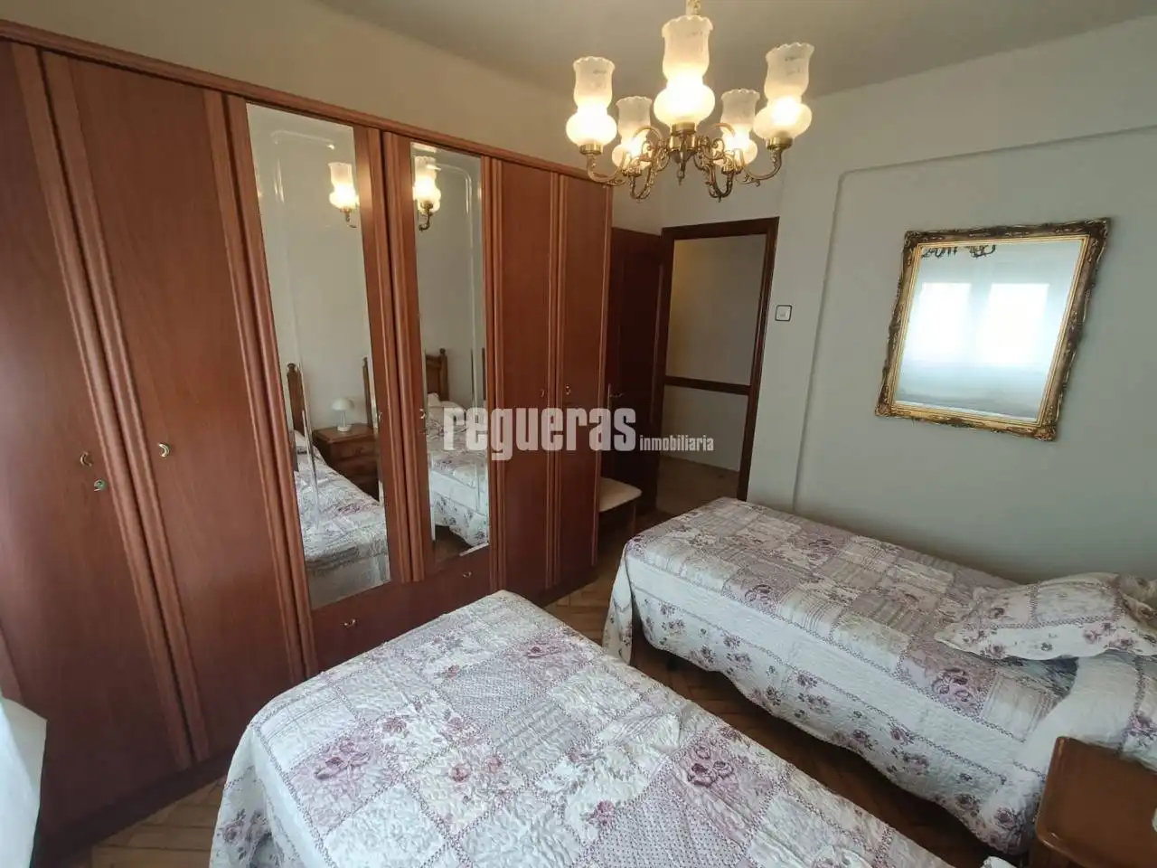 Bedroom of Flat for rent in Avilés  with Heating and Furnished