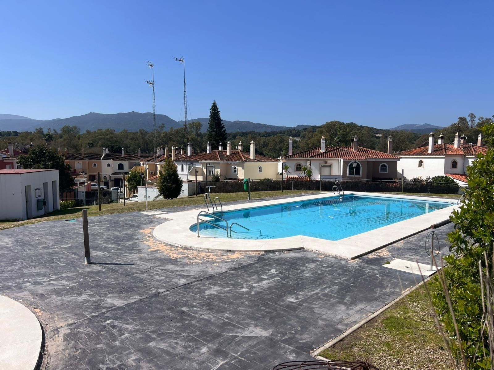 Piscina de Casa adosada en venta en Los Barrios con Piscina comunitaria