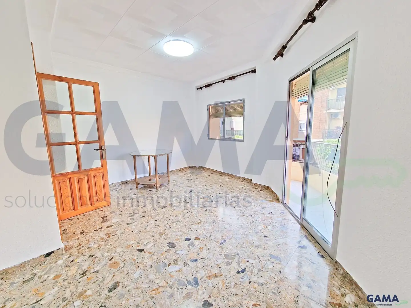 Flat for rent in Carcaixent  with Air Conditioner