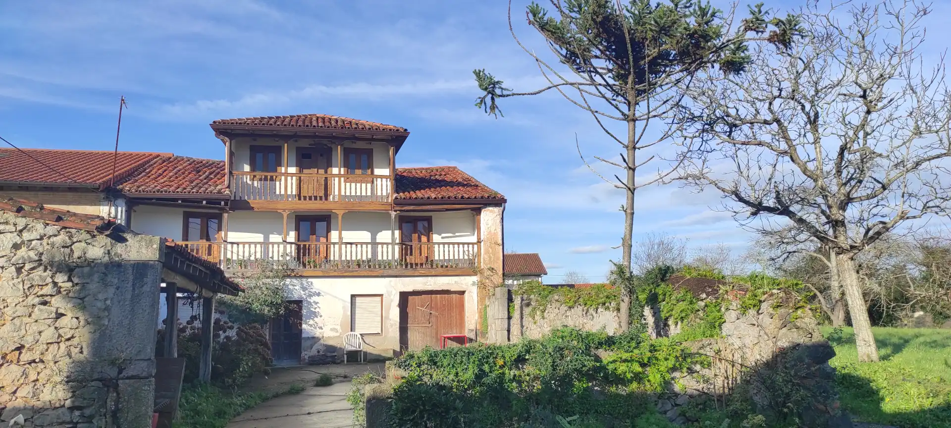 Vista exterior de Casa adosada en venta en Entrambasaguas con Jardín privado, Terraza y Trastero