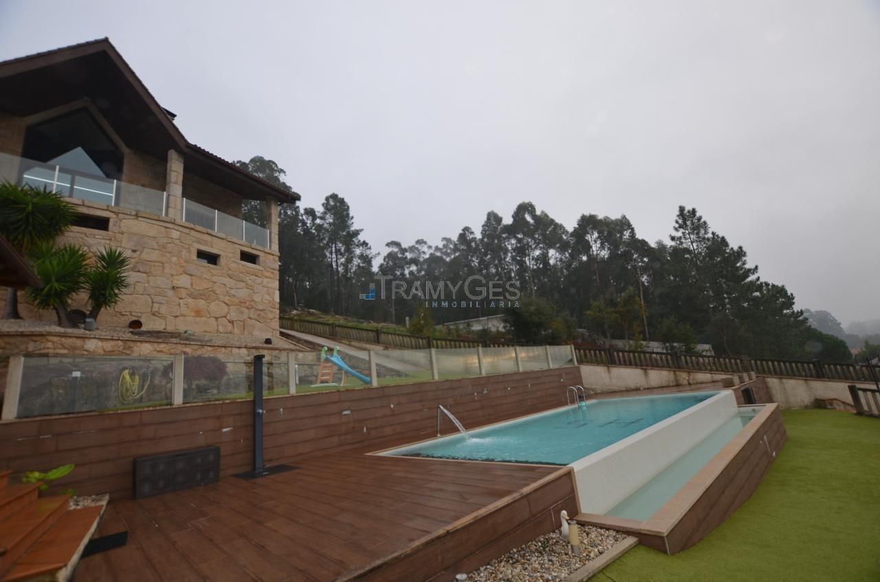 Piscina de Casa o xalet en venda en Tui amb Calefacció, Jardí privat i Terrassa