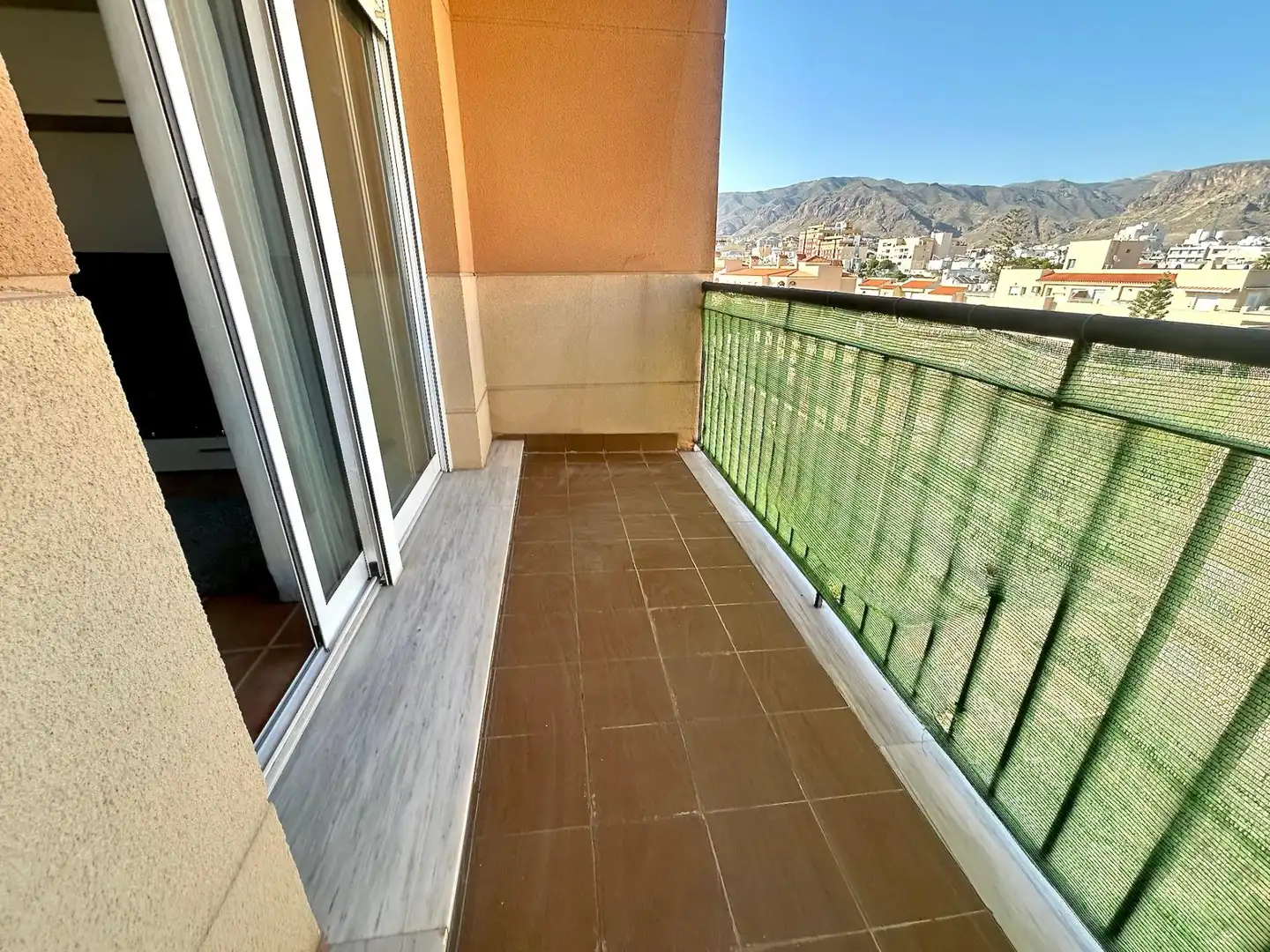Terrassa de Pis en venda en Roquetas de Mar amb Terrassa, Moblat i Piscina comunitària