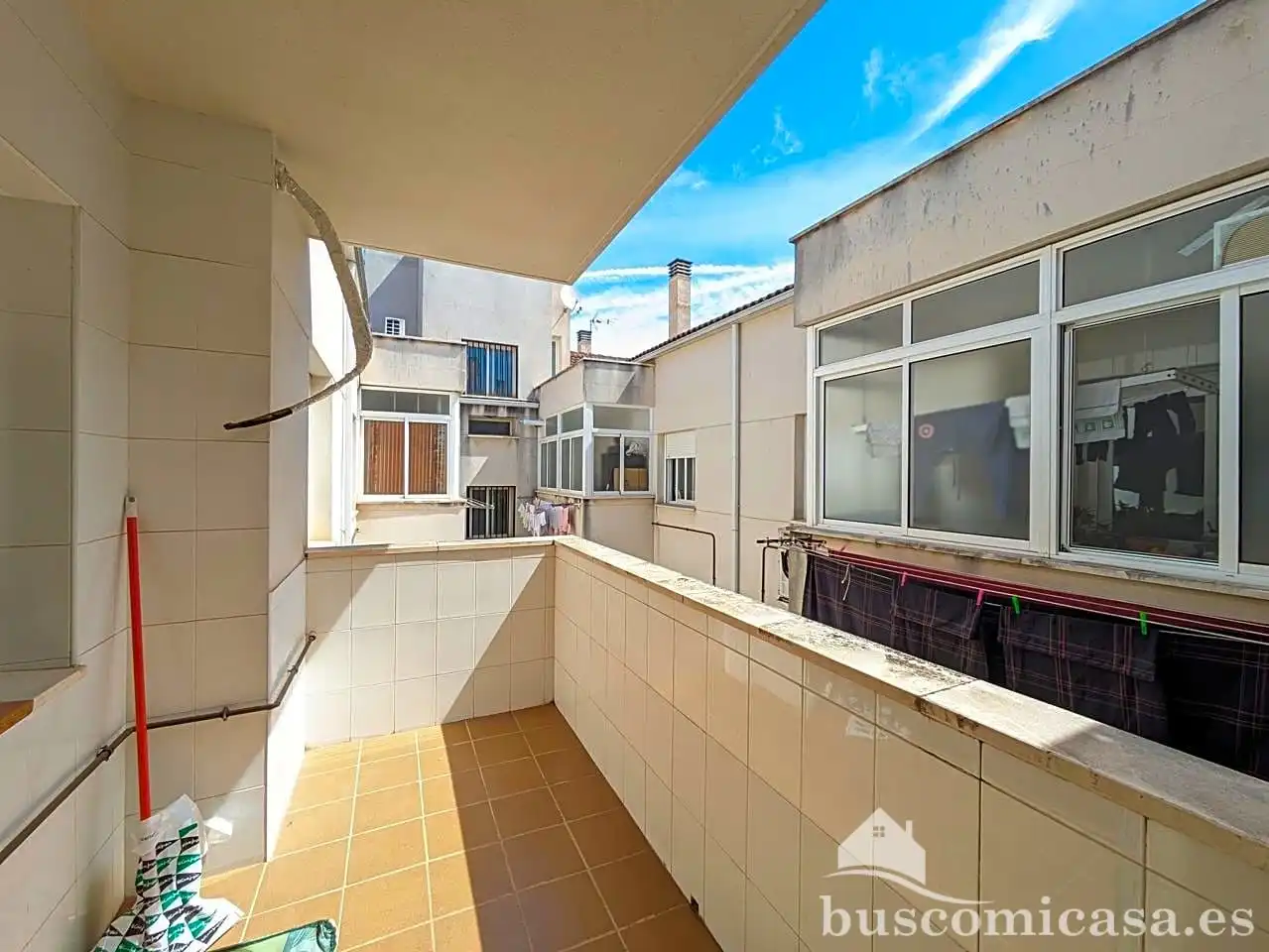 Außenansicht von Maisonette zum Verkauf in Linares mit Klimaanlage, Heizung und Abstellraum