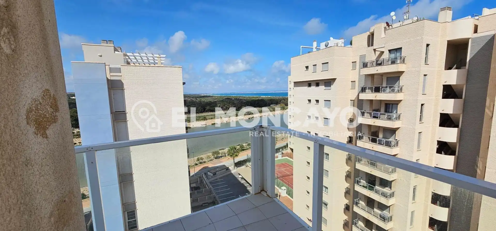Vista exterior de Ático en venta en Guardamar del Segura con Aire acondicionado, Calefacción y Terraza