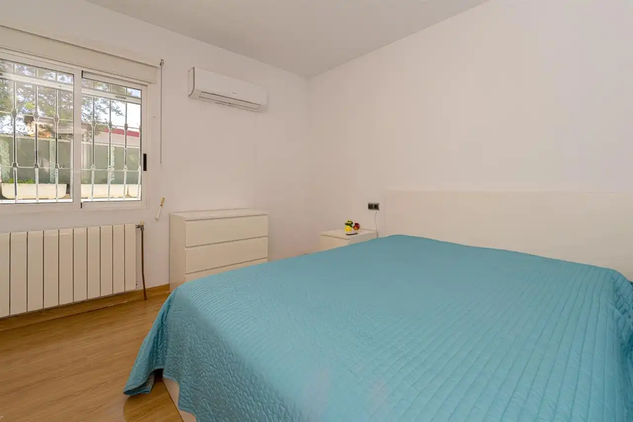 Habitación de Casa o chalet en venta en La Nucia con Aire acondicionado, Jardín privado y Piscina