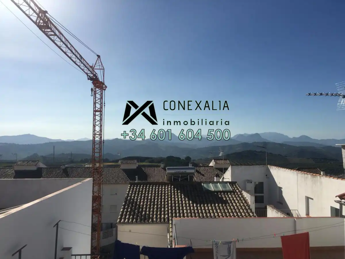 Vista exterior de Pis en venda en Olvera amb Terrassa i Traster