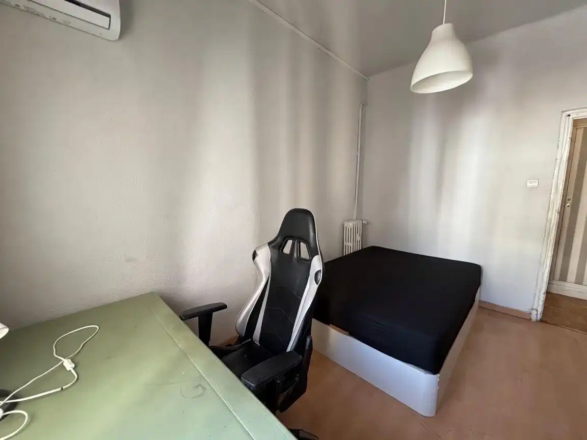 Bedroom of Flat for rent in Madrid