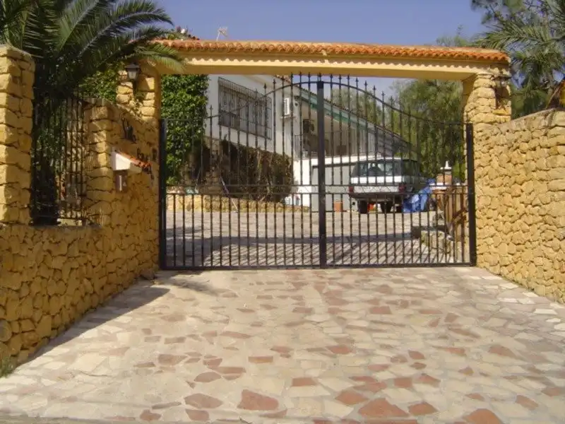 Chalet con jardín en venta en Urbanizaciones, imagen 2