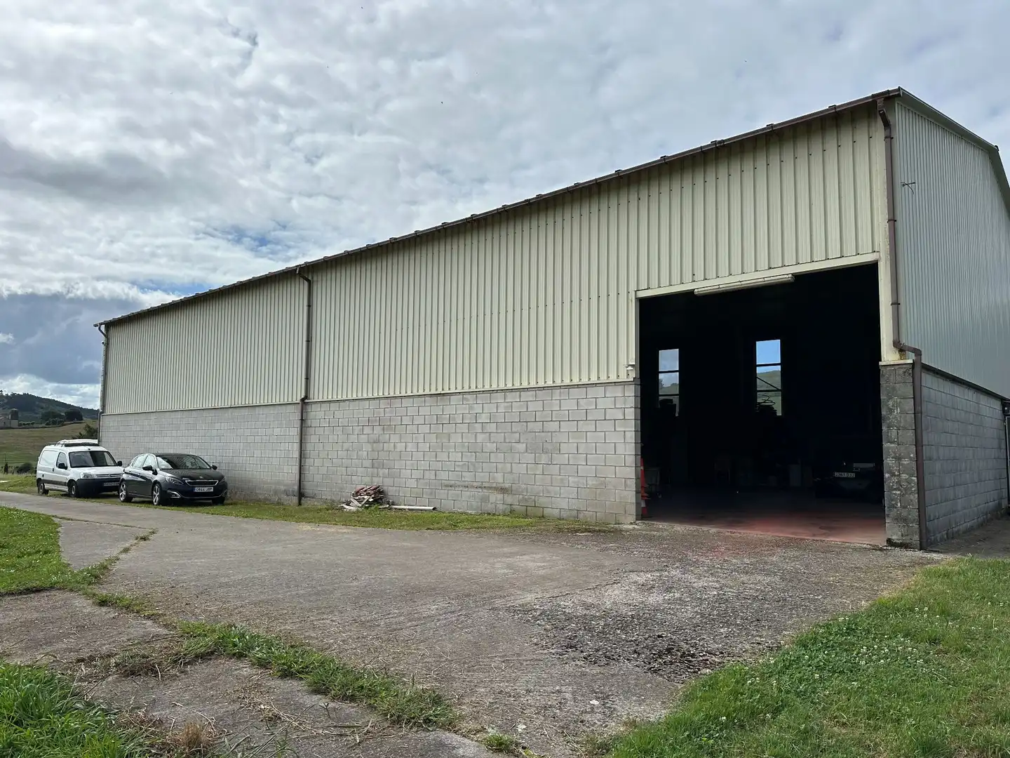Exterior view of Industrial buildings for rent in Bareyo