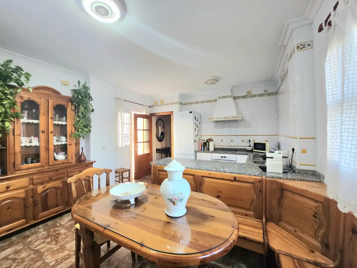 Cocina de Casa o chalet en venta en Alcalá de Guadaira con Aire acondicionado, Calefacción y Jardín privado
