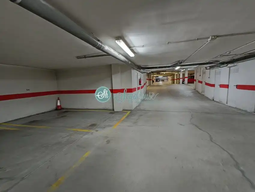 Parking de Piso en venta en Torrecaballeros con Calefacción, Terraza y Amueblado