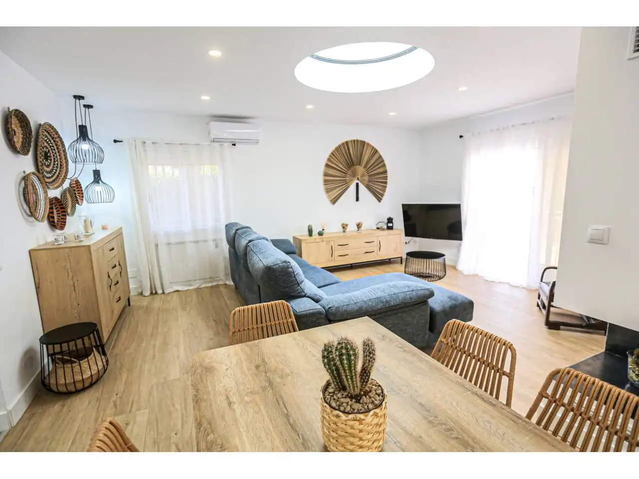 Sala d'estar de Casa o xalet en venda en Cambrils amb Aire condicionat, Jardí privat i Parquet