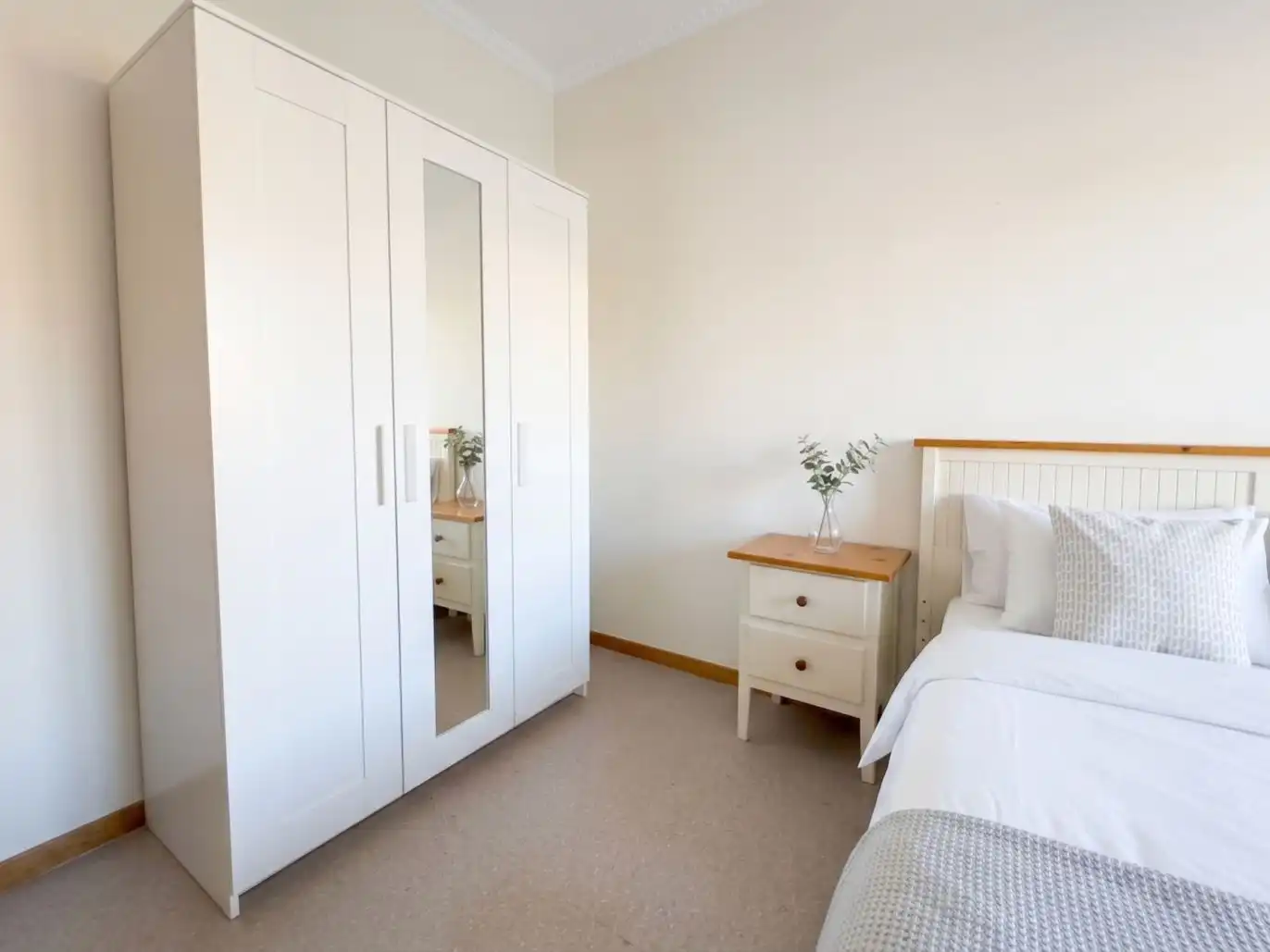 Bedroom of Flat for share in Sabadell  with Air Conditioner, Heating and Private garden