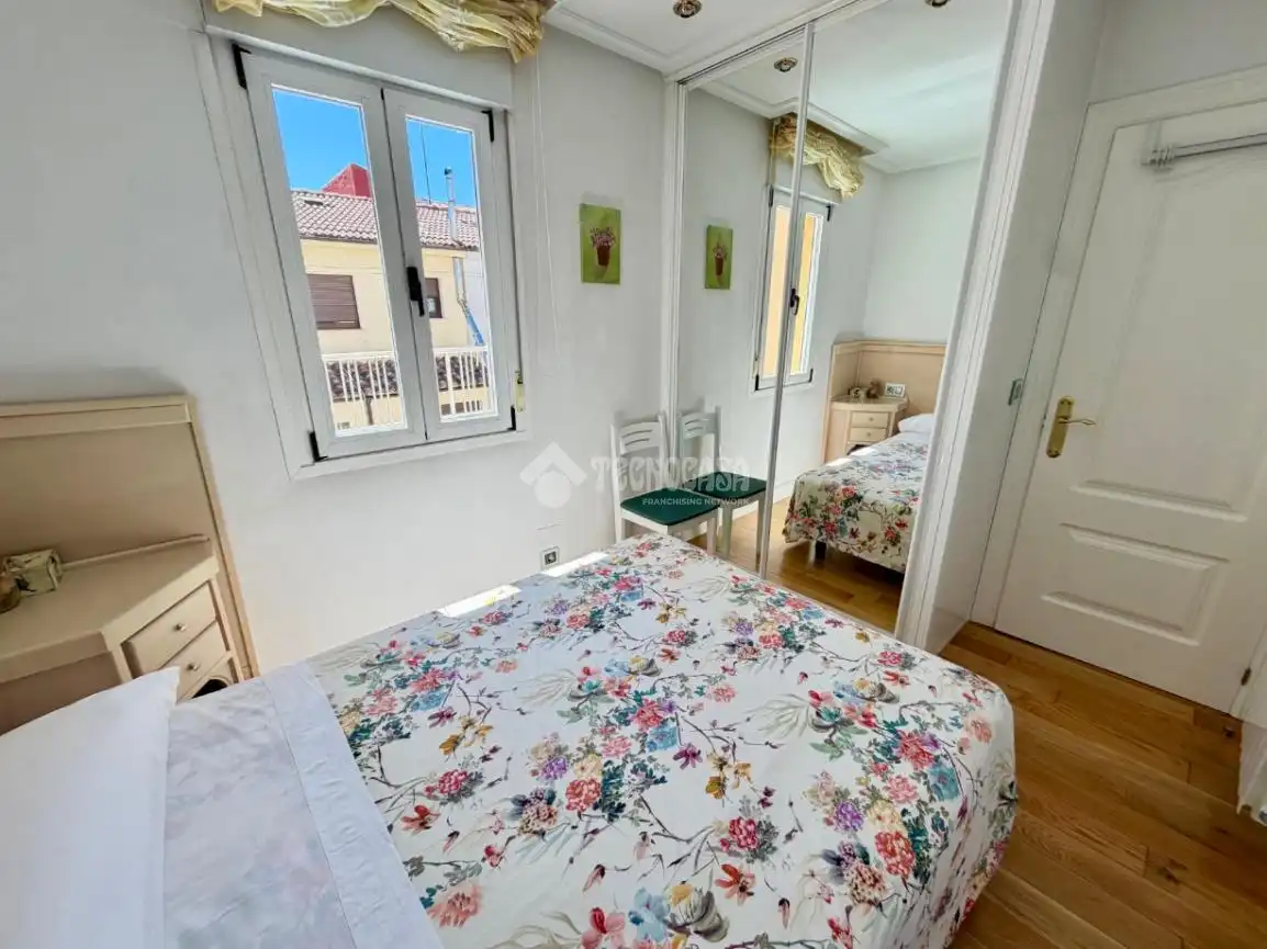 Habitación de Casa adosada en venta en León Capital  con Parquet, Terraza y Amueblado