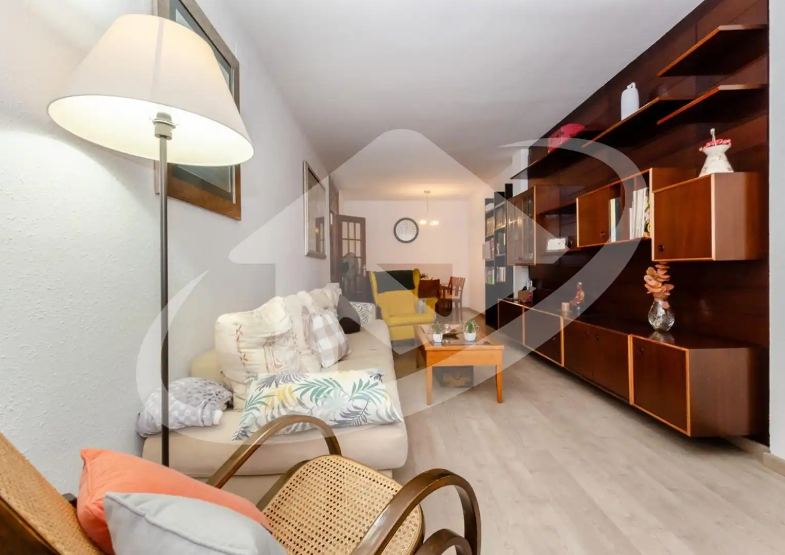 Piso con terraza en venta en Carrer dels Comtes de Bell-lloc, imagen 3