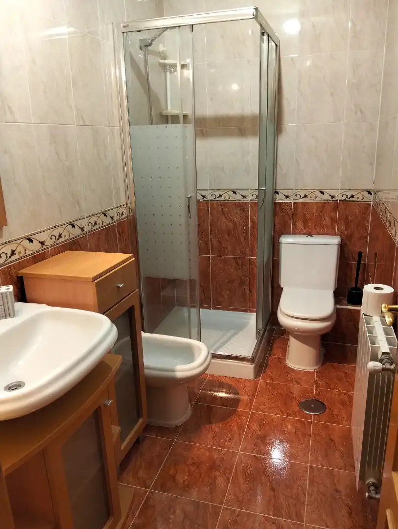Bany de Casa adosada en venda en Bargas amb Aire condicionat, Calefacció i Moblat