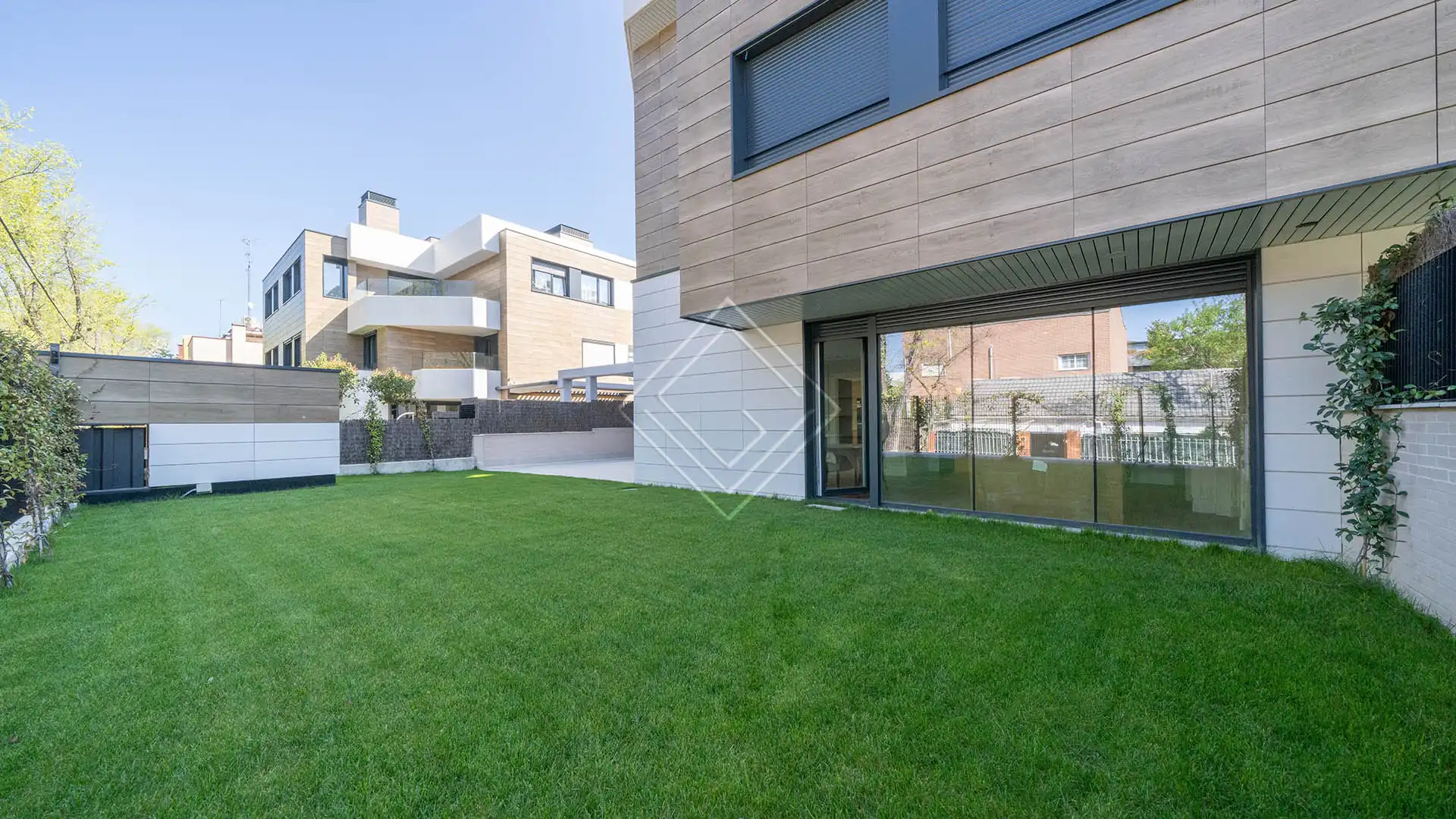 Exterior view of Flat for sale in  Madrid Capital  with Air Conditioner, Heating and Private garden