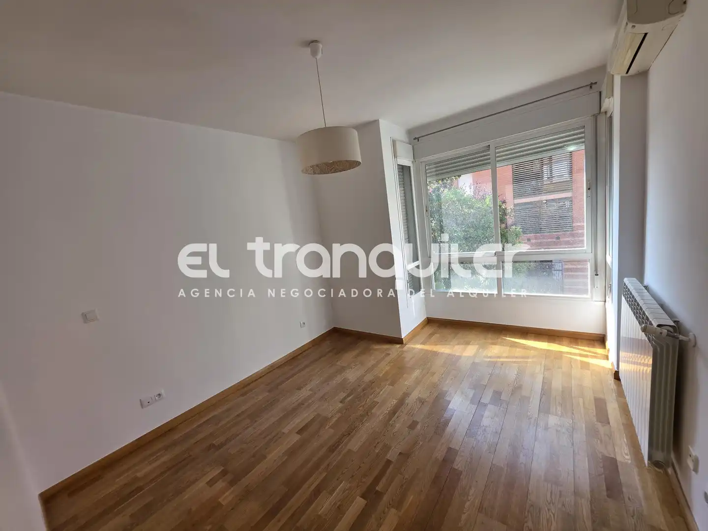 Sala d'estar de Pis de lloguer en Madrid amb Aire condicionat, Parquet i Piscina