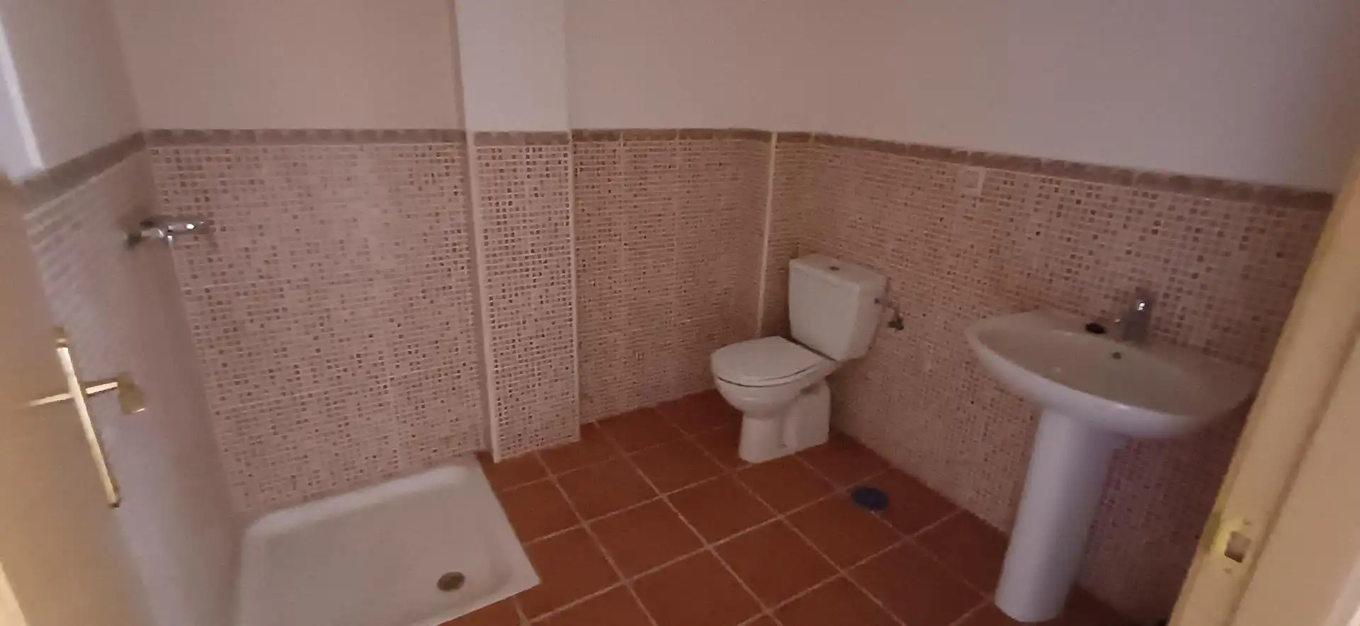 Badezimmer von Erdgeschoss zum Verkauf in Ladrillar mit Terrasse und Balkon