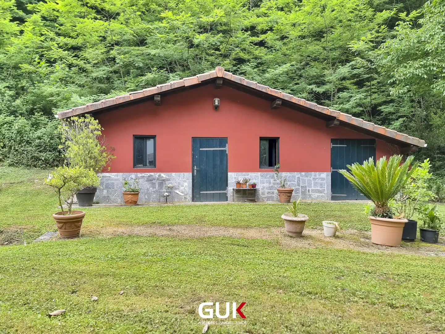 Vista exterior de Casa o xalet en venda en Irun  amb Calefacció, Jardí privat i Terrassa