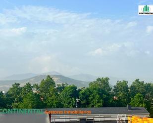 Vista exterior de Àtic en venda en Collado Villalba amb Calefacció, Terrassa i Traster