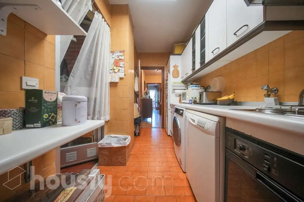 Cuina de Pis en venda en Madrid amb Calefacció, Terrassa i Moblat
