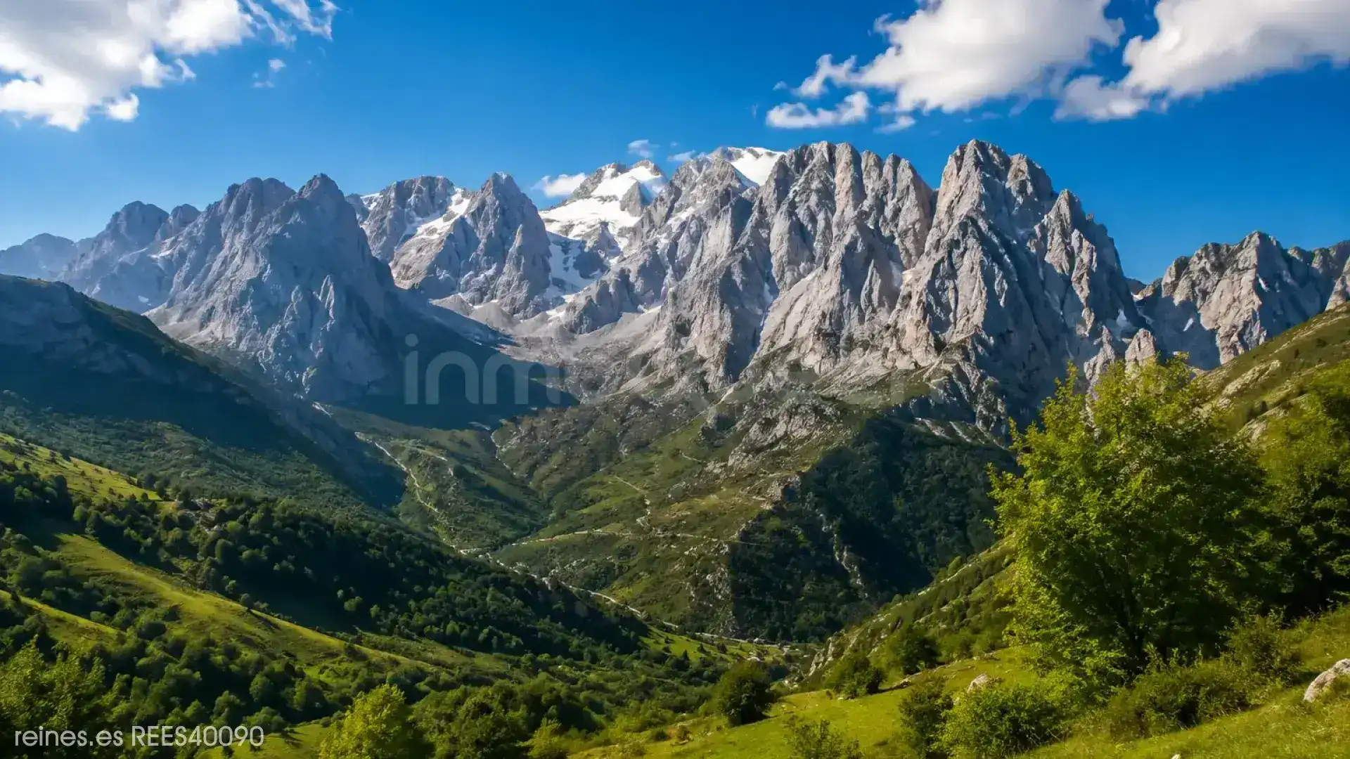 Vista exterior de Casa o xalet en venda en Cillorigo de Liébana, Cantabria