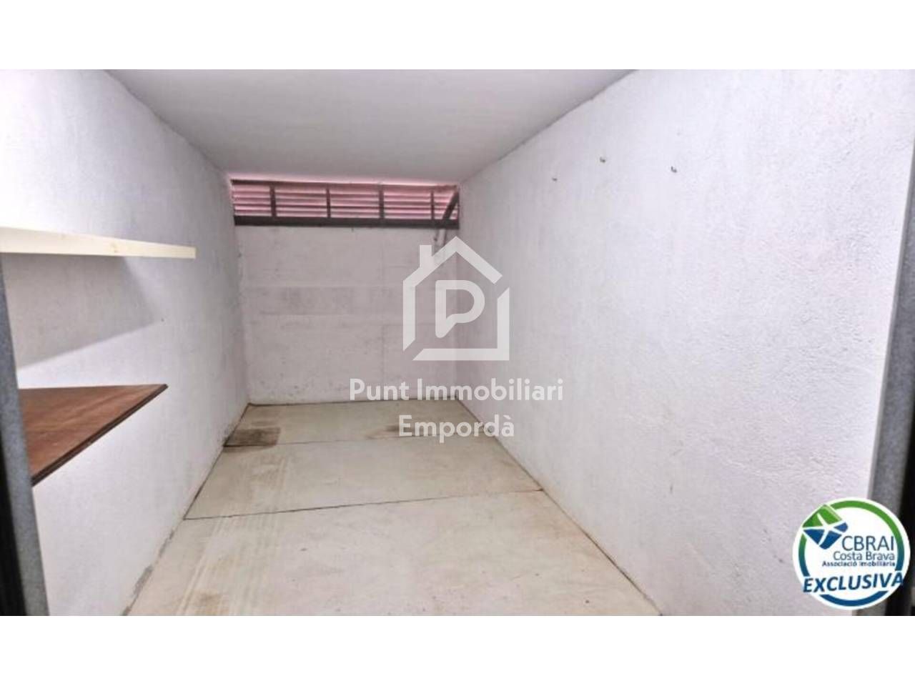 Box room for sale in Roses