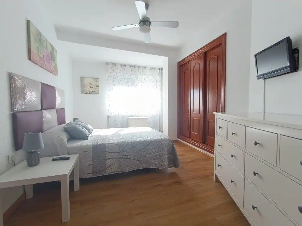 Schlafzimmer von Wohnung zur Miete in Málaga mit Klimaanlage, Heizung und Terrasse