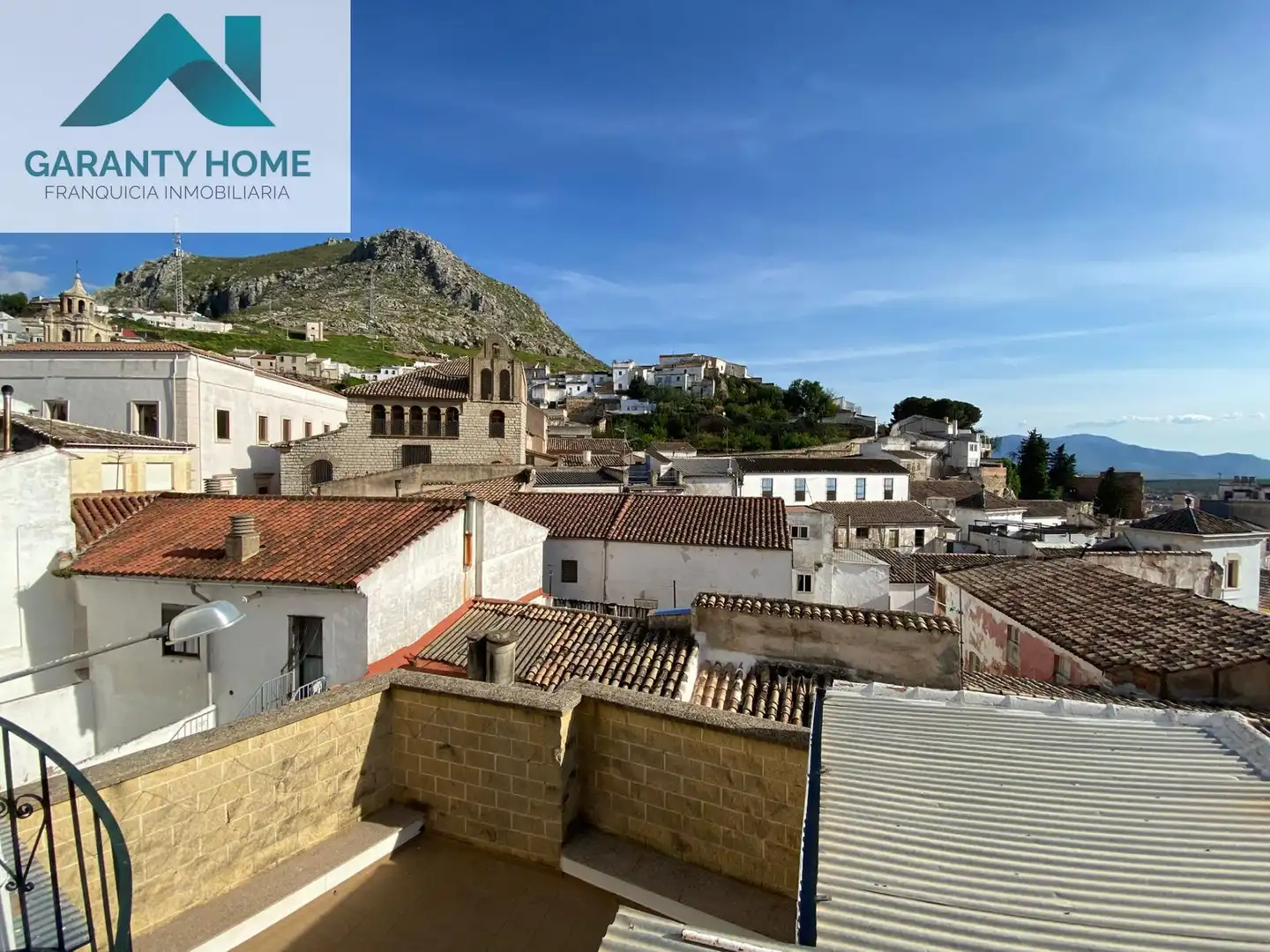 Vista exterior de Casa o xalet en venda en Martos amb Aire condicionat, Terrassa i Traster