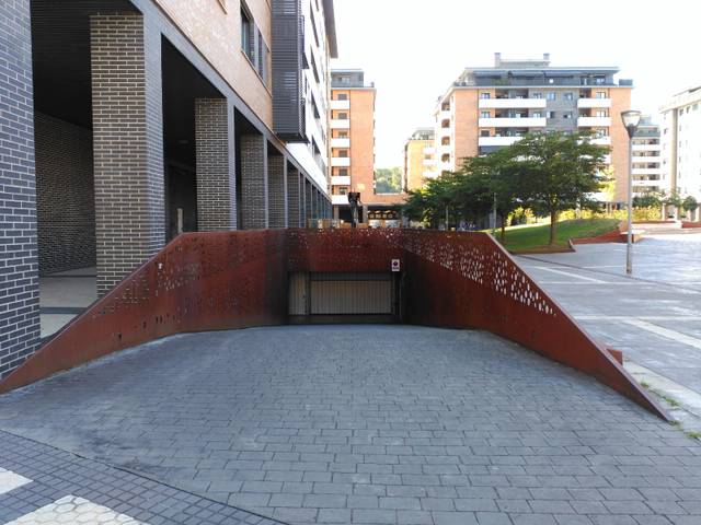 Garaje en Alquiler en Plaza Kontxa Etxeberria en Astigarraga