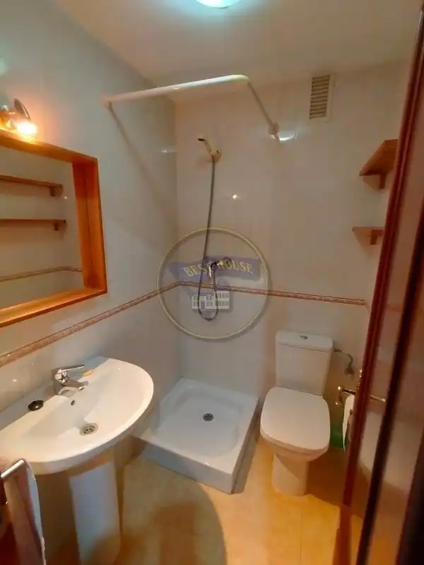 Bany de Apartament de lloguer en Vigo  amb Calefacció, Parquet i Traster