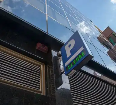Aparcament de Oficina de lloguer en Cerdanyola del Vallès amb Aire condicionat i Terrassa