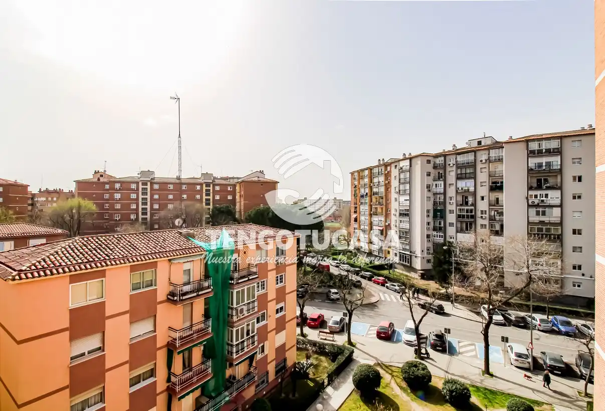Exterior view of Flat for sale in Madrid  with Terrace and Furnished