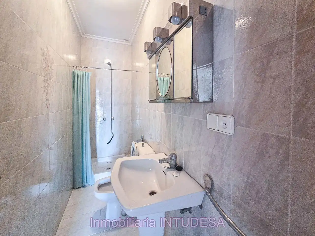 Bathroom of Houses for sale in Milagro, Navarra