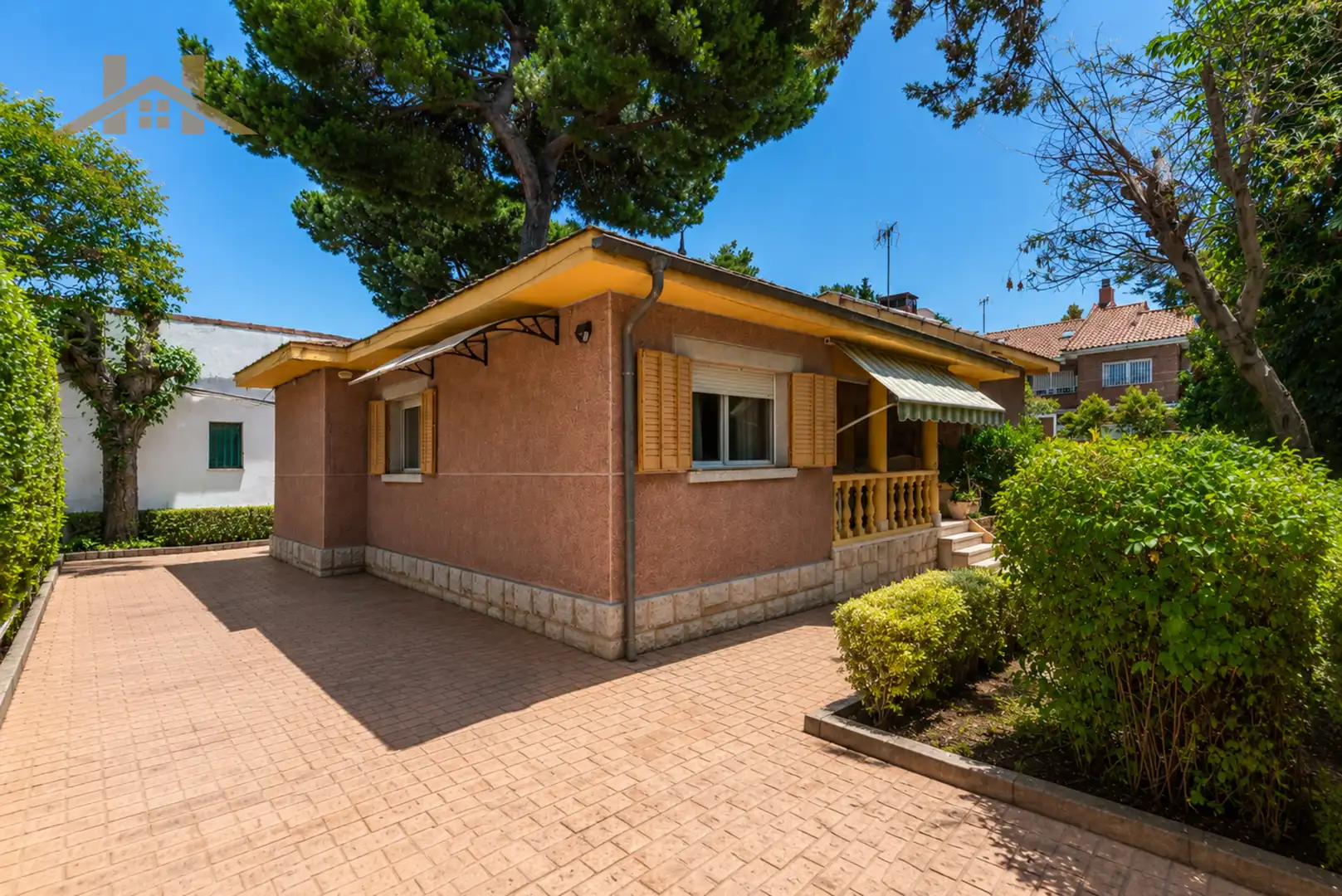 Vista exterior de Casa o chalet en venta en Pozuelo de Alarcón con Aire acondicionado, Calefacción y Jardín privado
