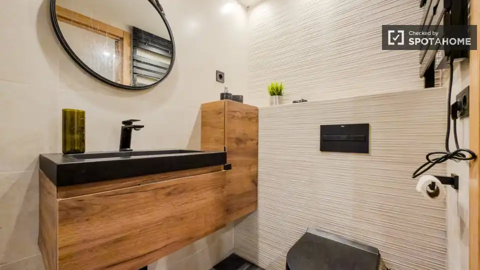 Baño de Piso de alquiler en Barcelona con Aire acondicionado, Calefacción y Amueblado