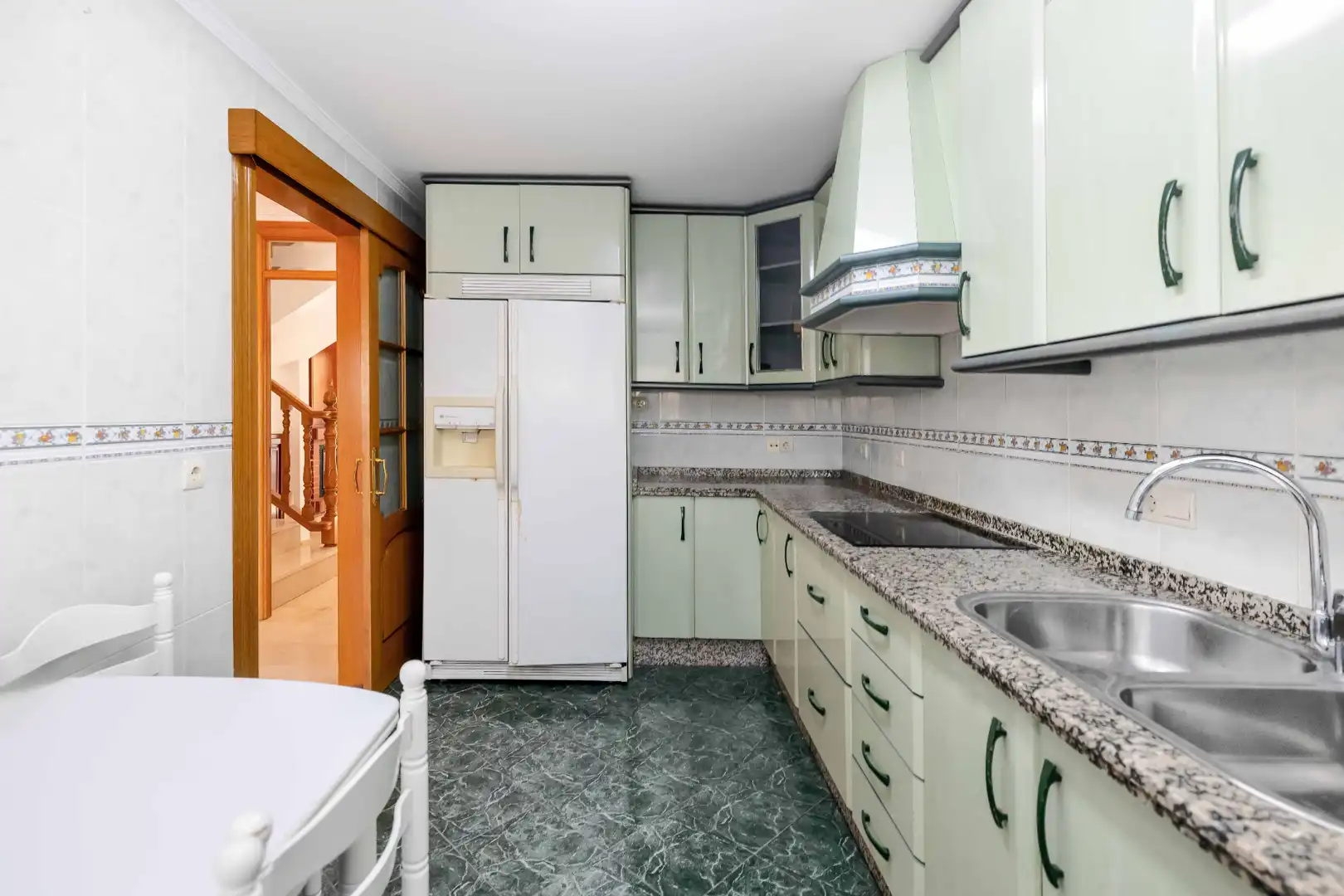 Cuina de Casa adosada en venda en Marbella amb Terrassa i Traster