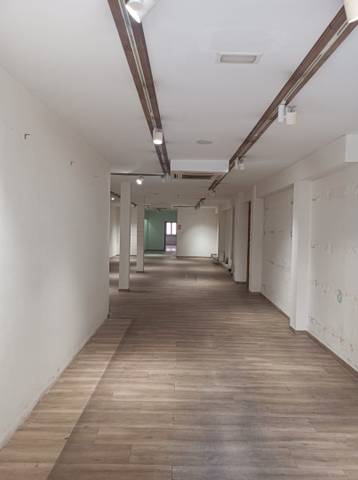 Local comercial en Alquiler en Riu Nord