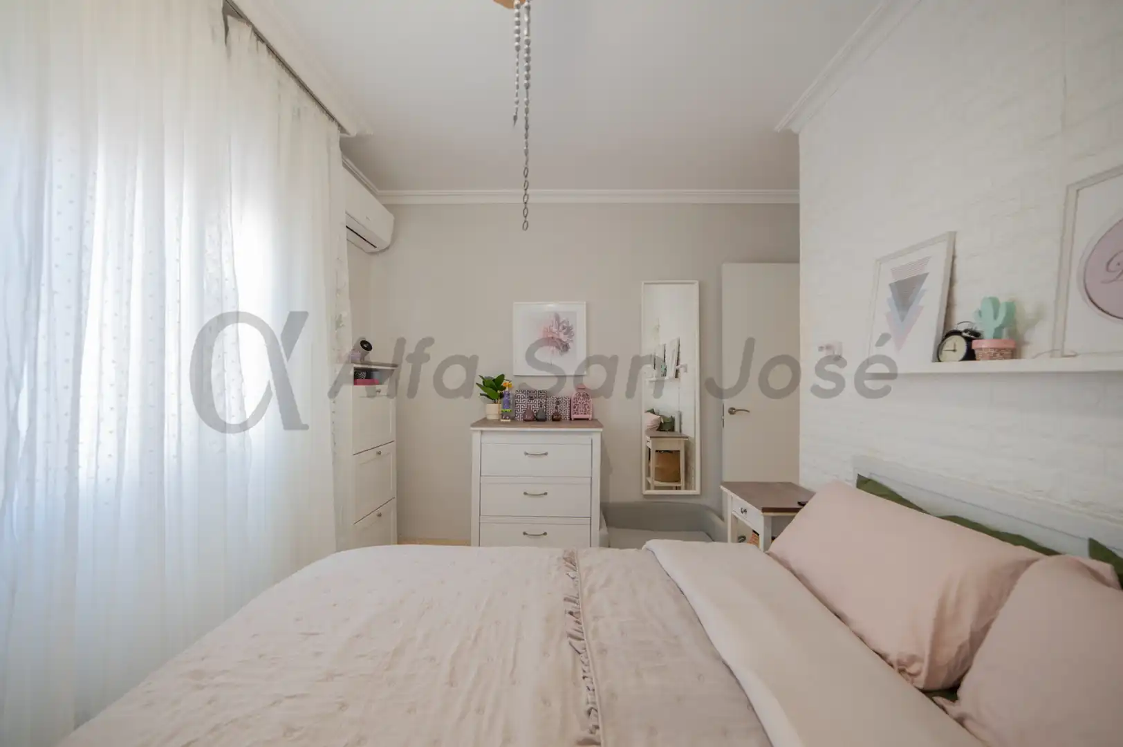 Habitación de Piso en venta en La Rinconada con Aire acondicionado
