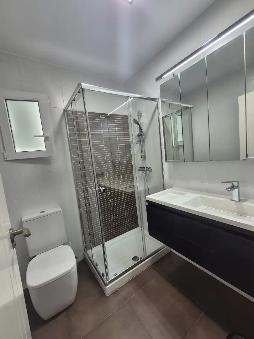 Badezimmer von Wohnung zur Miete in Cartagena mit Klimaanlage, Heizung und Parkett