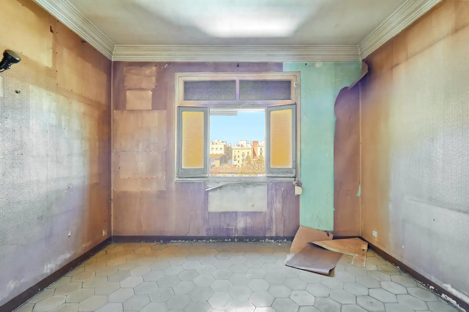 Habitación de Piso en venta en Barcelona con Balcón y Alarma