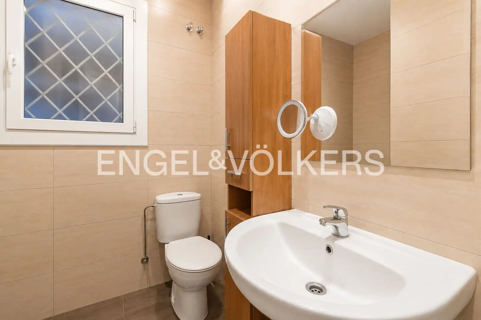 Bathroom of Ground floor for sale in Barcelona  with Heating, Parquet flooring and Terrace