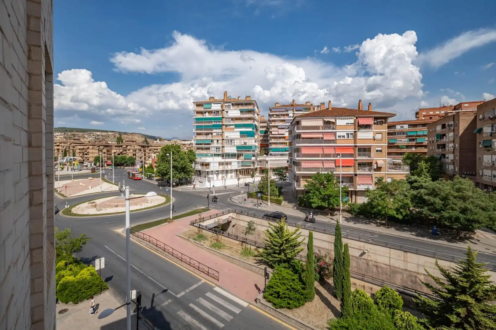Vista exterior de Pis en venda en Granada amb Piscina comunitària
