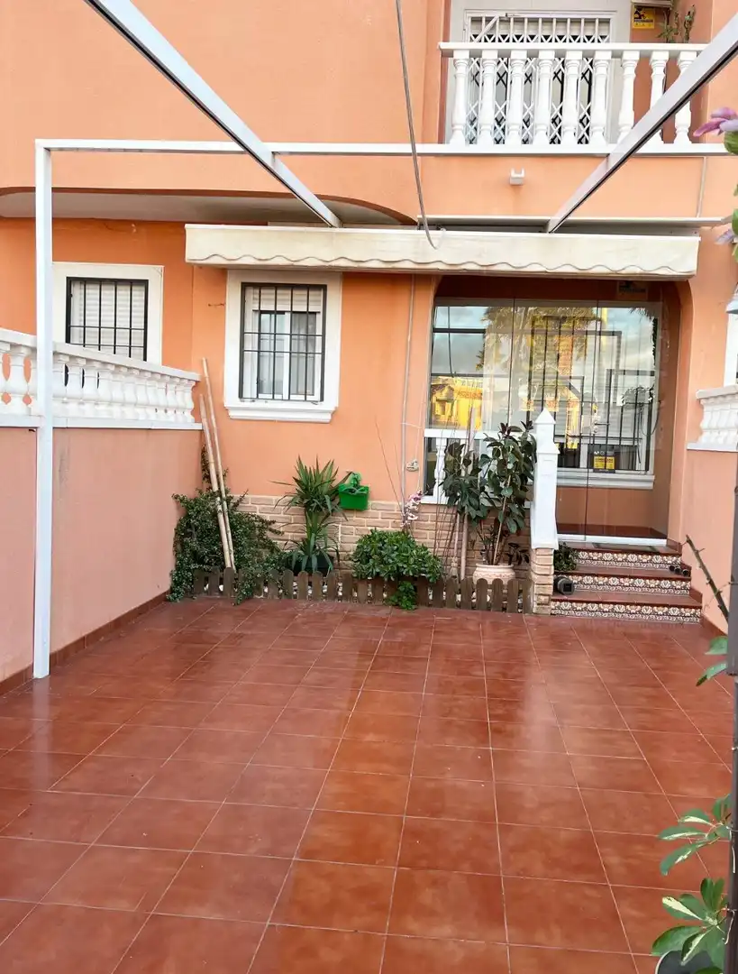 Casa aparellada amb terrassa en venda a Zona Carrefour - Urbanizaciones, imagen 17