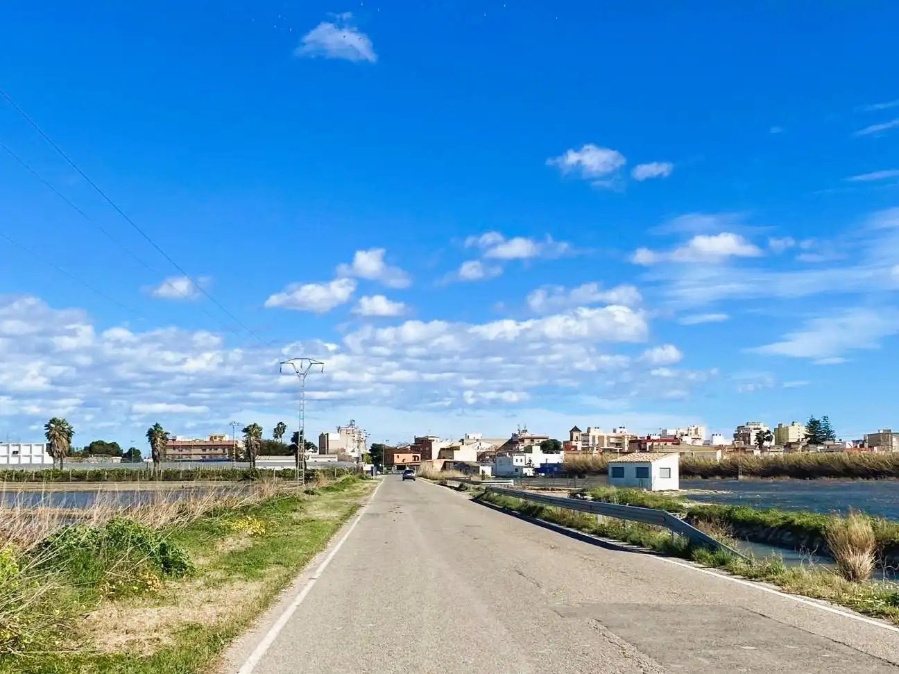 Vista exterior de Casa o xalet de lloguer en Sueca amb Aire condicionat, Terrassa i Moblat